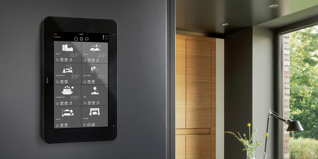 JUNG Smart Panel 8 bei manes die electro gmbh in Erfurt