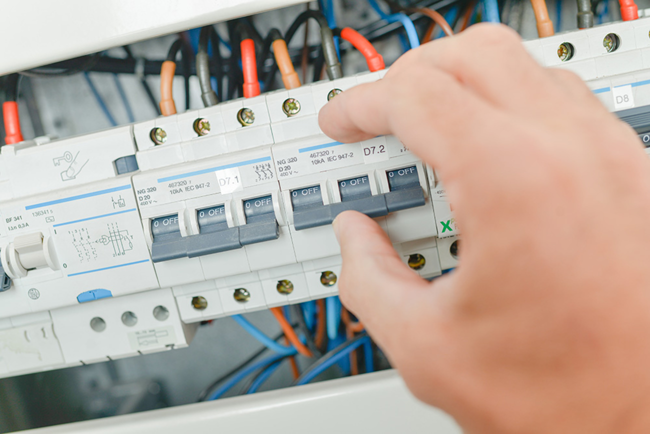 Schalt­schrank­bau bei manes die electro gmbh in Erfurt
